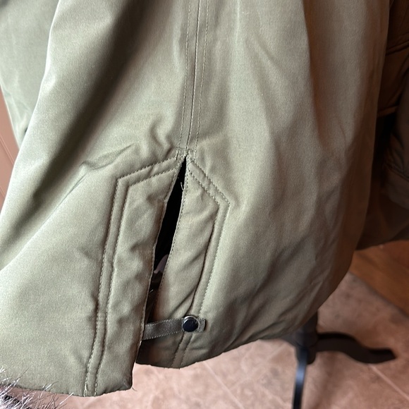 Roots Army Green Winter Parka w/Removable Fur - L - Picture 10 of 13